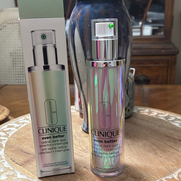 Clinique Even Better Serum - Silver and White - Picture 2 of 11